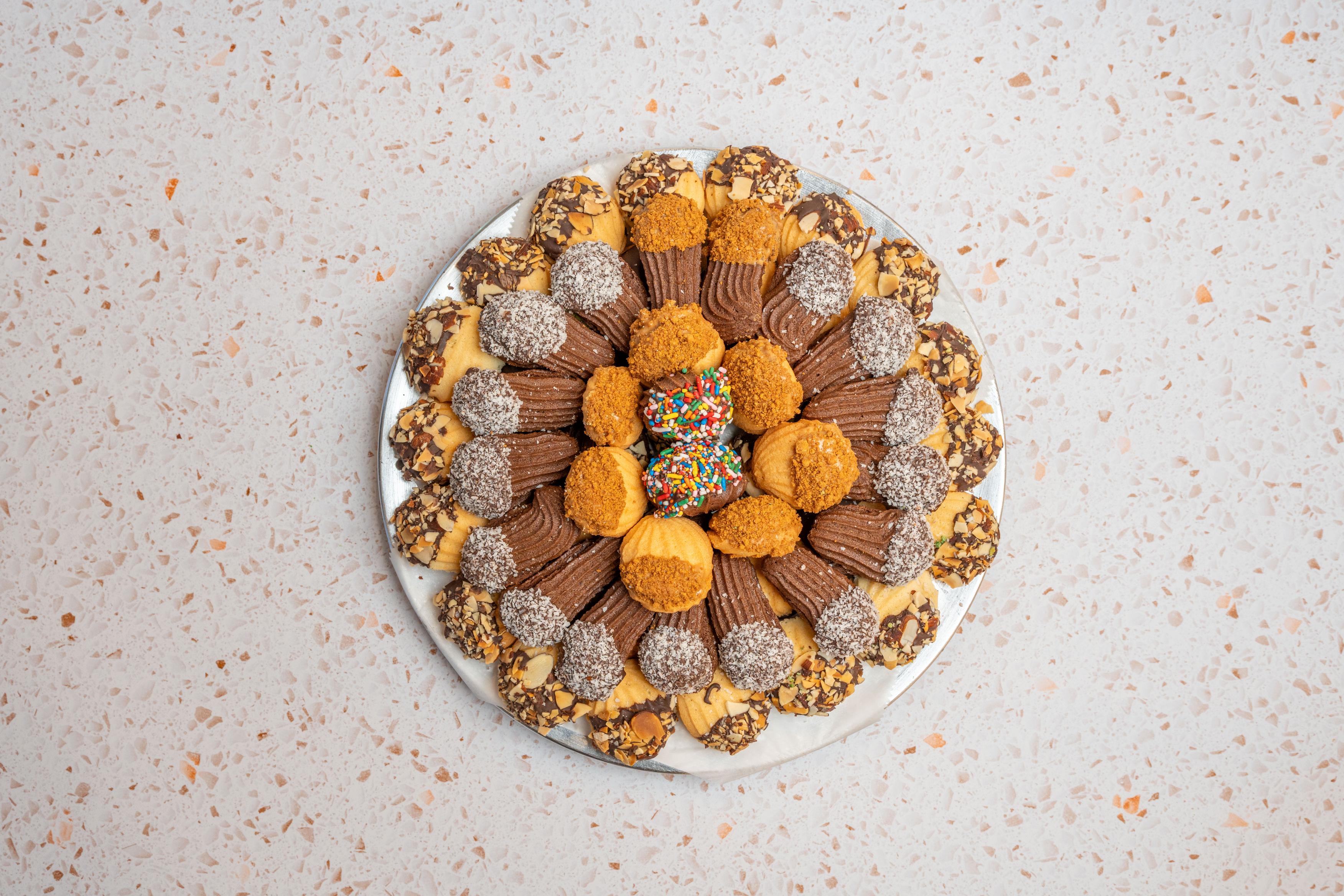 Round Petit Four